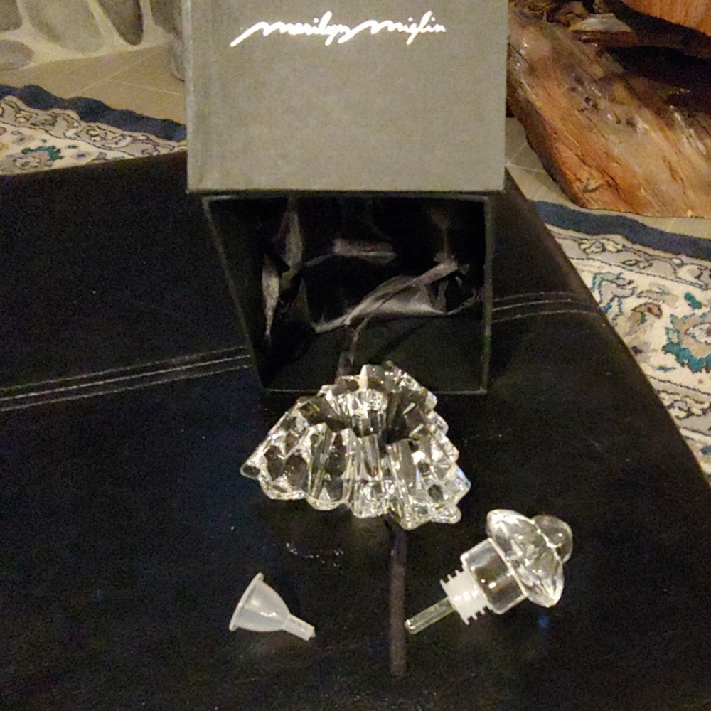 Marilyn Miglin Crystal Perfume Bottle - Picture 2 of 2